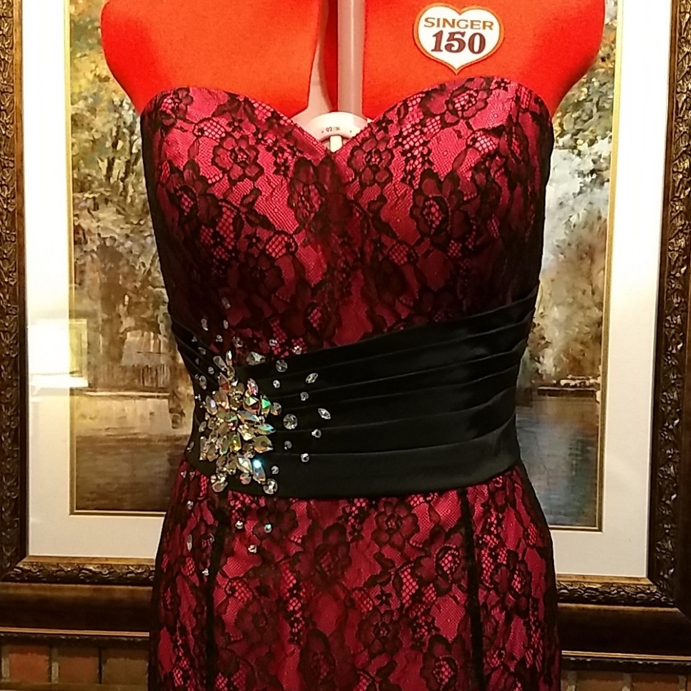 NWOT Sz 14 pink w blk lace strapless Prom